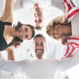 Ilustración de un equipo de desarrollo ágil